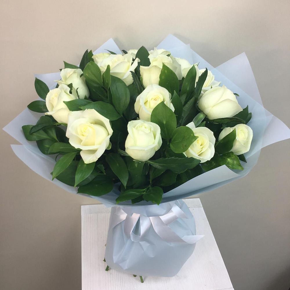 Букет 15 Белых роз Проуд в Бирючах