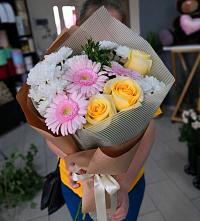 Букет цветов из:  Герберы, Розы и Хризантемы в Бирючах