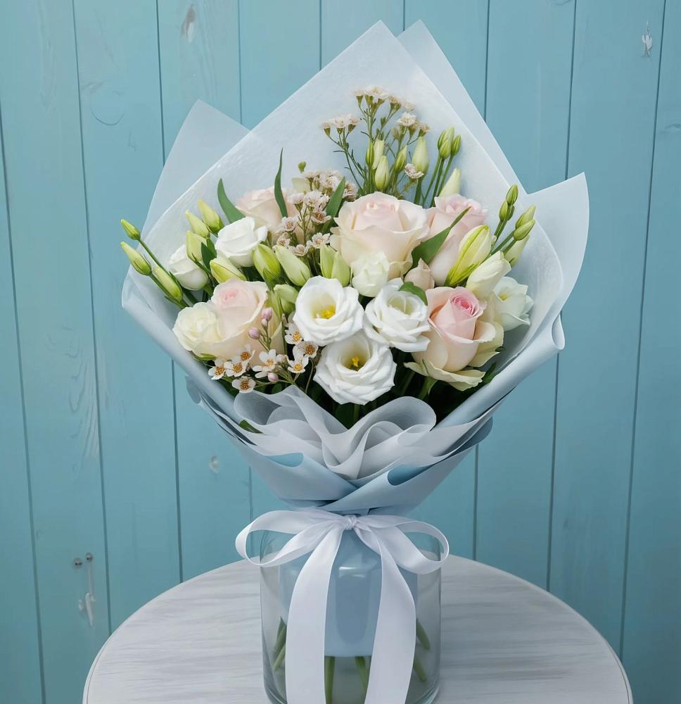 Букет цветов из: Розы и Лизиантусы в Бирючах