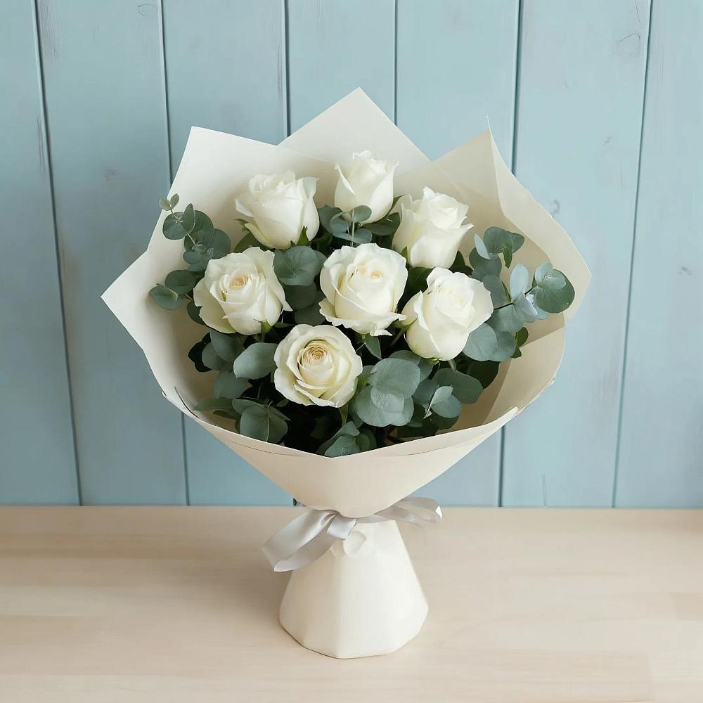 Букет Белые розы в Эвкалипте в Бирючах