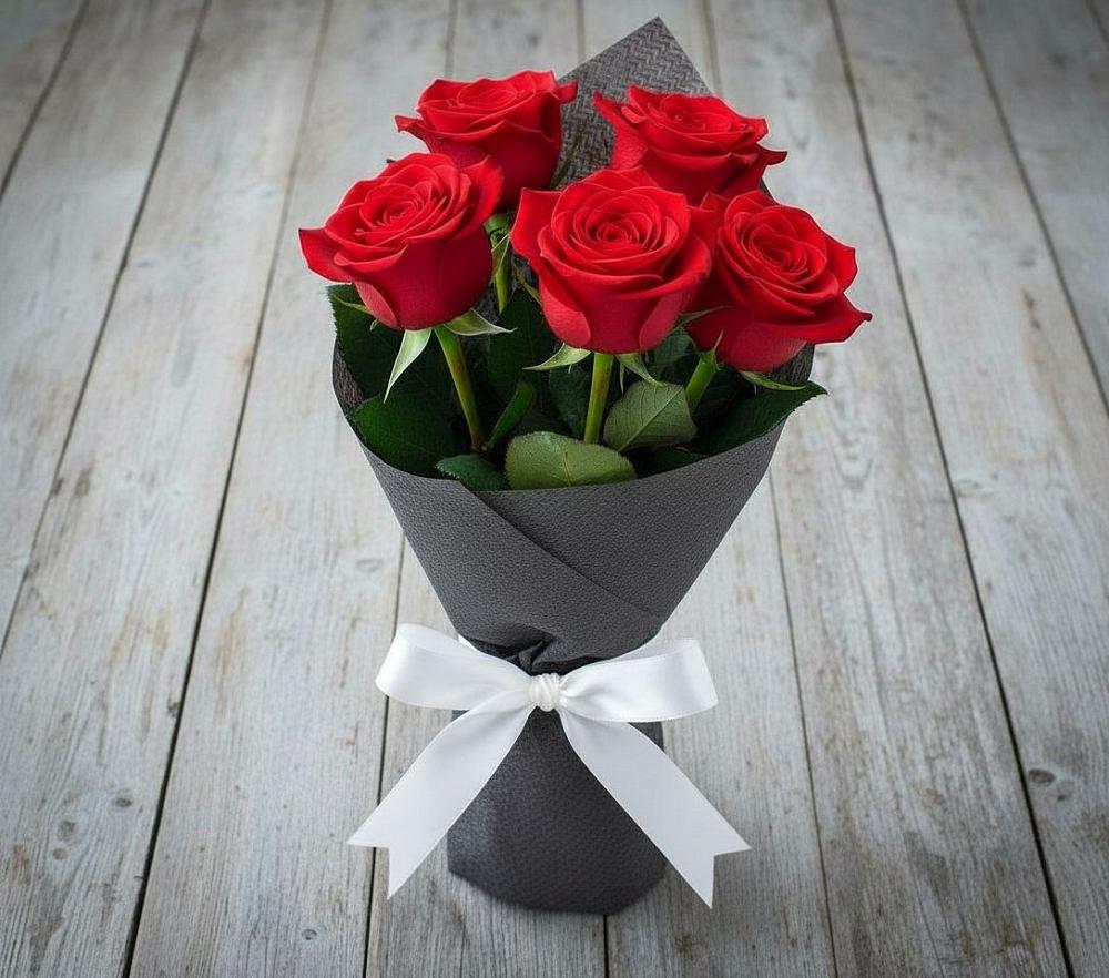Букет 5 Красных роз Эдлесс Лав в Бирючах