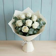 Букет Белые розы в Эвкалипте в Бирючах