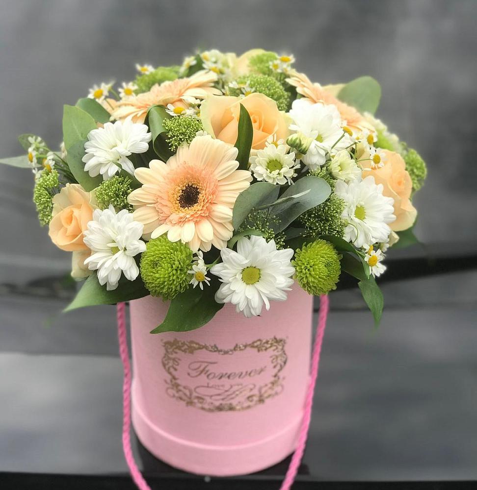 Цветочная композиция из Розы, Герберы и Хризантемы в шляпной коробке в Бирючах