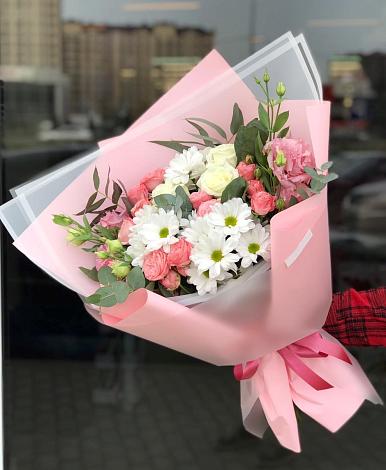 Букет цветов из: Розы, Лизиантусы и Хризантемы в Бирючах