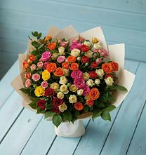 Букет Микс из разноцветных кустовых роз в Бирючах