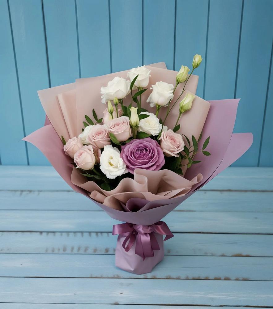 Букет цветов из: Розы и Лизиантусы в Бирючах